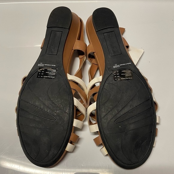 Montego Bay Club Sandals 9.5 NWT Strappy Brown White Summer 1 Inch Wedge - Picture 2 of 2